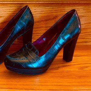 Croc-embossed platform loafer 7.5